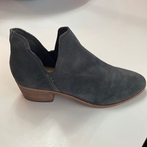 NEVER BEEN WORN Dolce Vita booties
